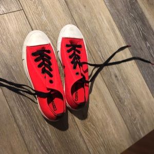 Classic Converse size 8 red with black laces
